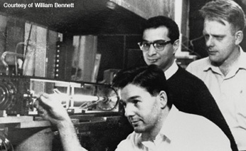 three men working on the first functional hene laser Ali Javan, William Bennet Jr, Donald Herriott HeNe-Laser